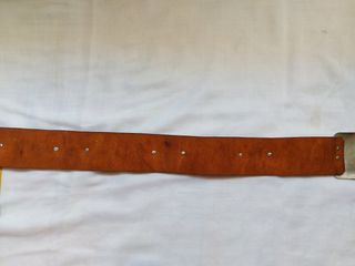 Cinturón ochentero cuero hebilla  plateada y asta.