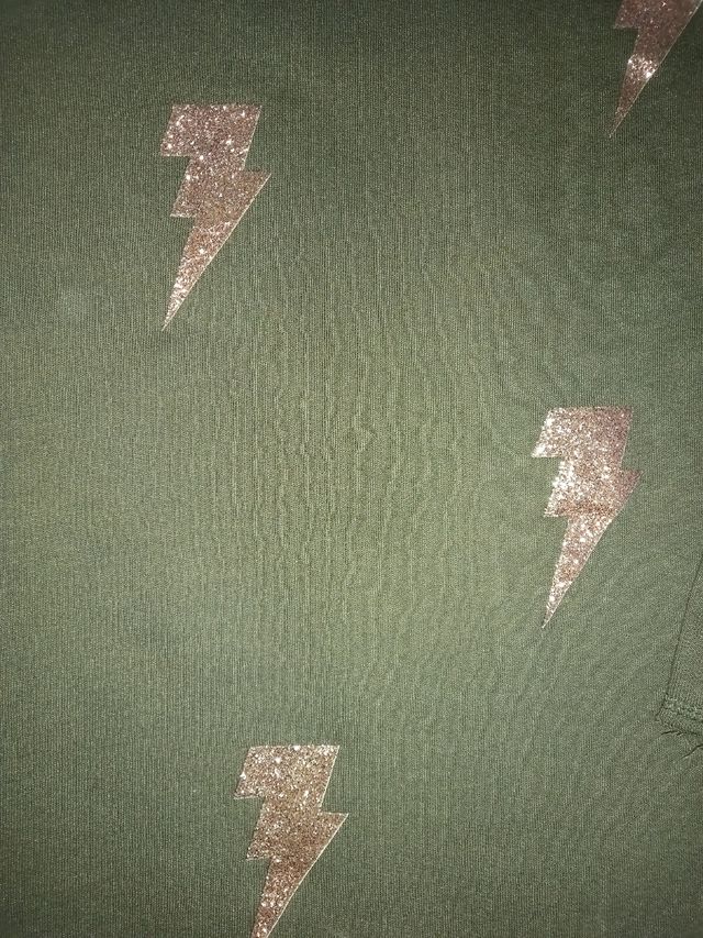 Sudadera Zara actual Rayos dorados. 11-12