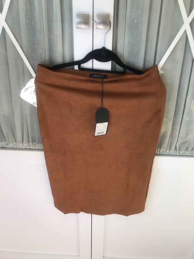 Preciosa falda con etiquetas