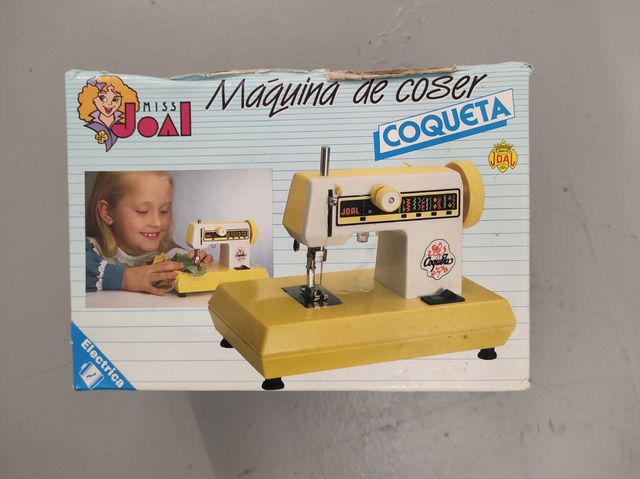 Maquina de coser años 80. Caja original