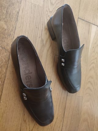Zapatos negros de piel.tipo mocasín 
