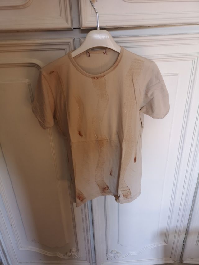 t-shirt beige pennellate di glitter bronzo
