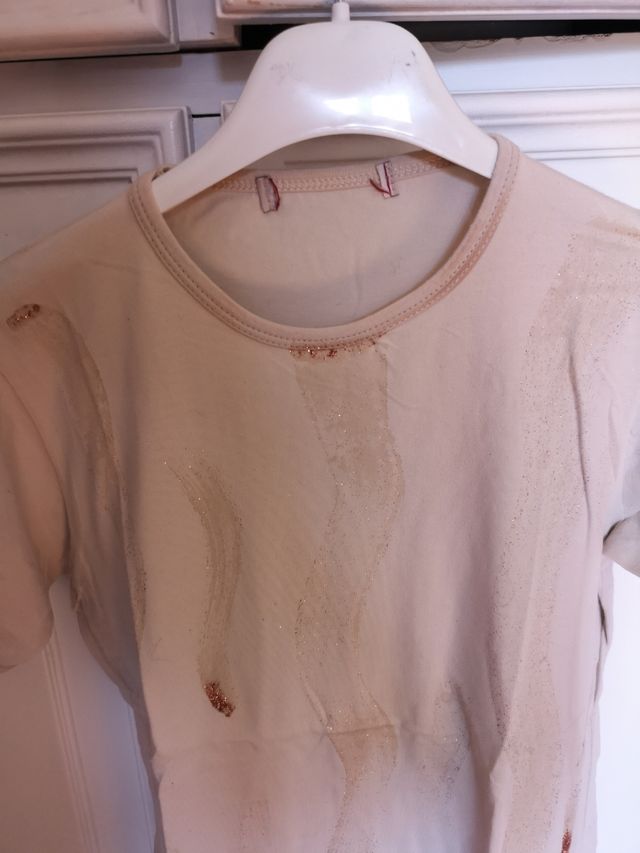 t-shirt beige pennellate di glitter bronzo