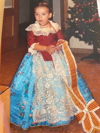 Traje fallera niña con manteletas 