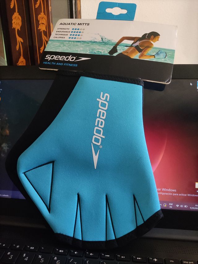 Guantes para natación