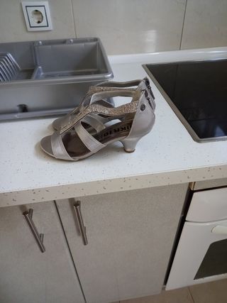 zapatos ideal para fiestas o eventos con brillante