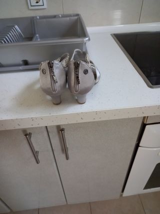 zapatos ideal para fiestas o eventos con brillante