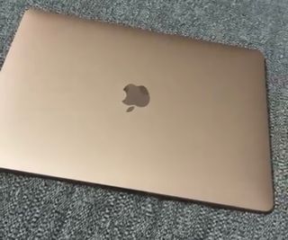 MacBook Air 2020 13" con garantía aún 8gb 256 gb