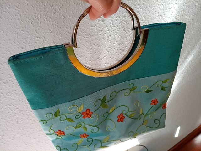 Bolso de seda turquesa 