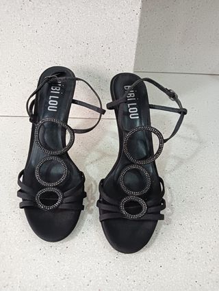 Sandalias BIBI LOU súper nuevas 