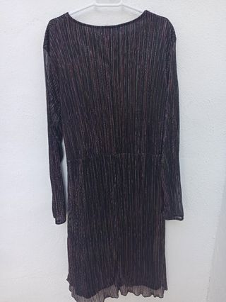 vestido de fiesta manga larga, con lazo Al lado 
