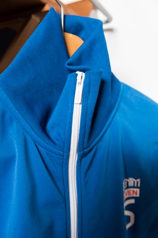 Chaqueta sport estilo vintage azul y roja