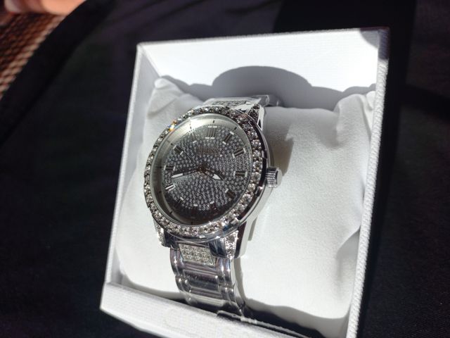 RELOJ GUESS PLATEADO NUEVO A ESTRENAR