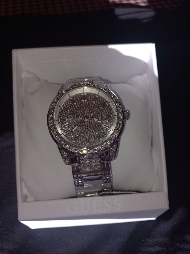 RELOJ GUESS PLATEADO NUEVO A ESTRENAR