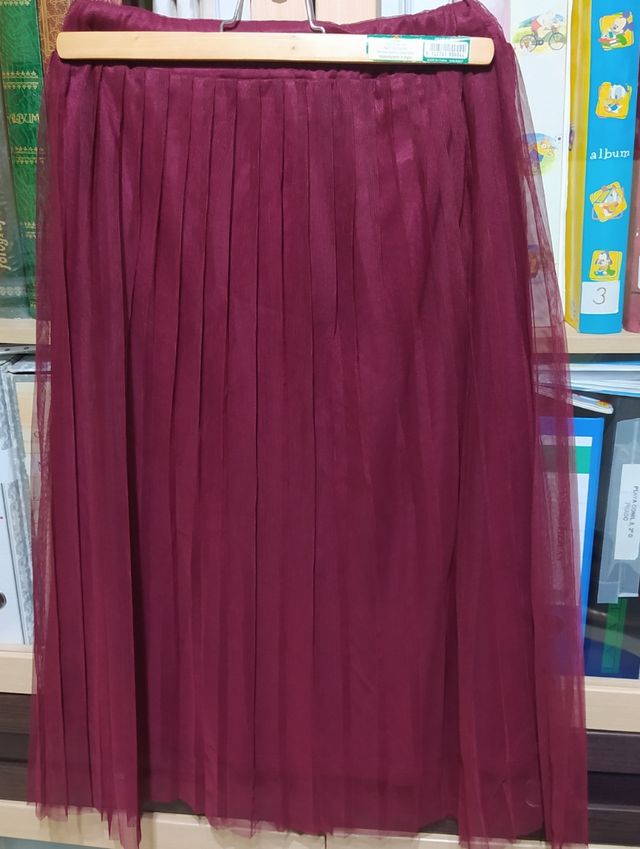 Falda talle alto con malla talla M. Color berenjen