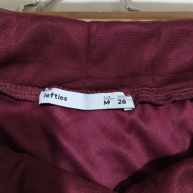 Falda talle alto con malla talla M. Color berenjen