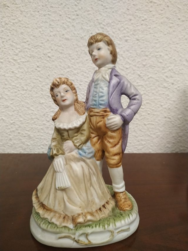 Pareja de figuras antigua