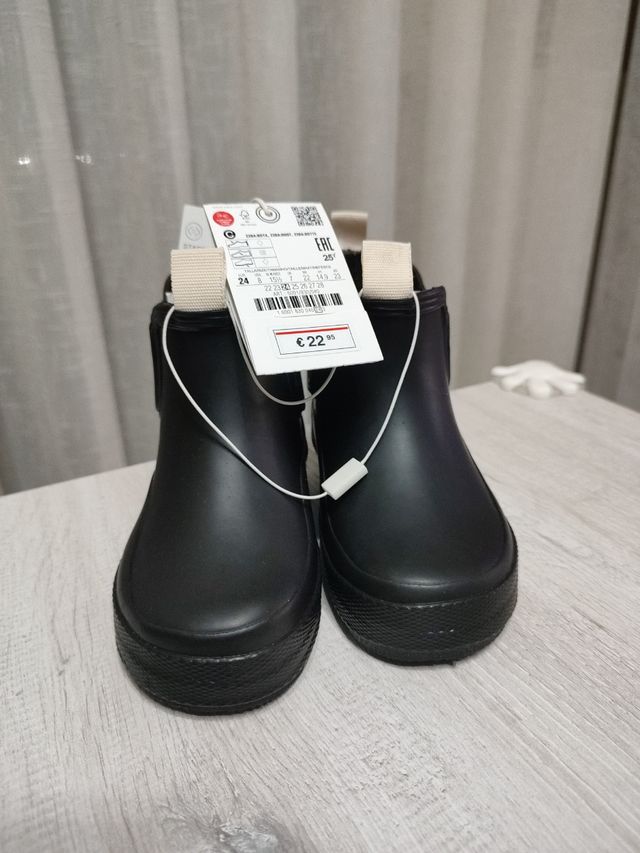 BOTAS DE AGUA ZARA N°24