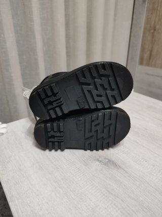 BOTAS DE AGUA ZARA N°24