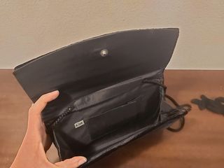 pochette pelosa nera