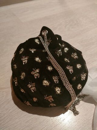 bolso zara terciopelo negro