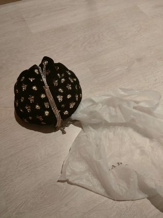 bolso zara terciopelo negro