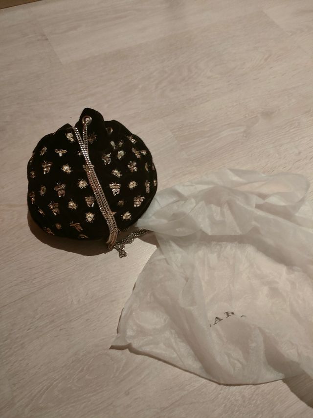bolso zara terciopelo negro