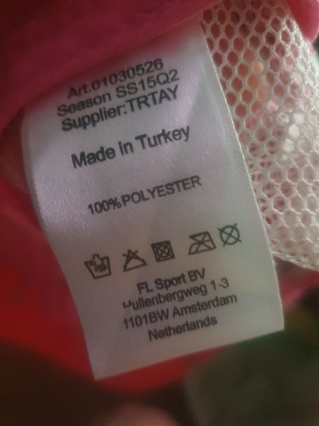 Gorra unisex color rosa.