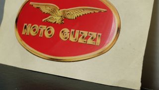 Placa adhesiva MOTO GUZZI de 12,5 cm