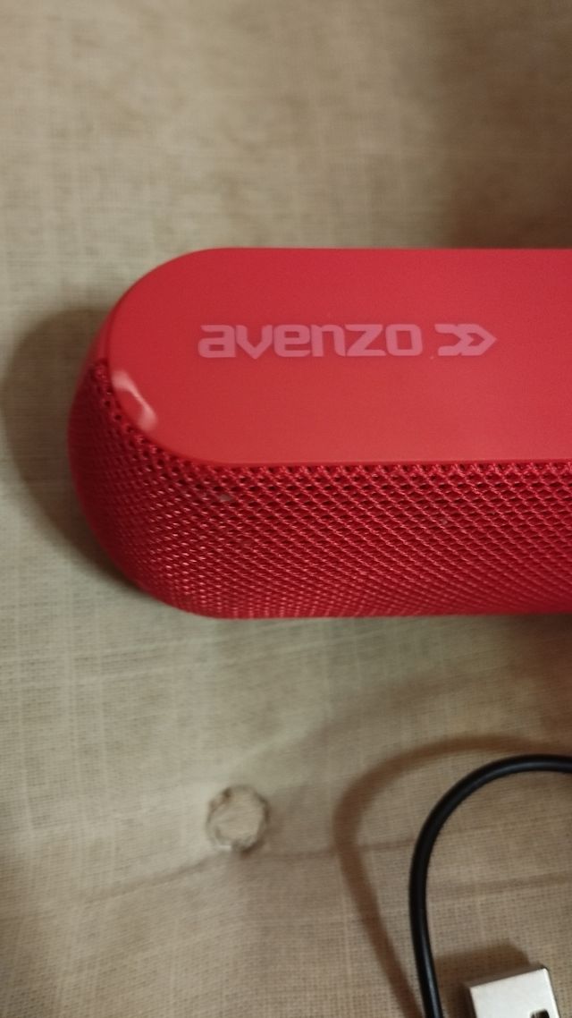 altavoz avenzo rojo