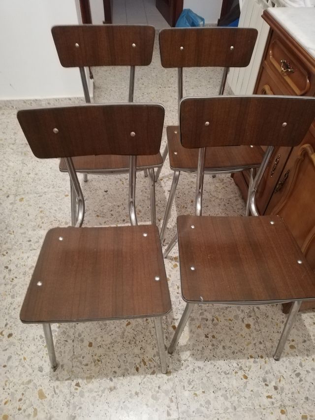 Mesa de cocina Cuéntame cómo pasó con 4 sillas