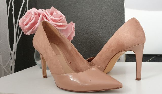 Tacon de pana y charol talla 37 Stradivarius