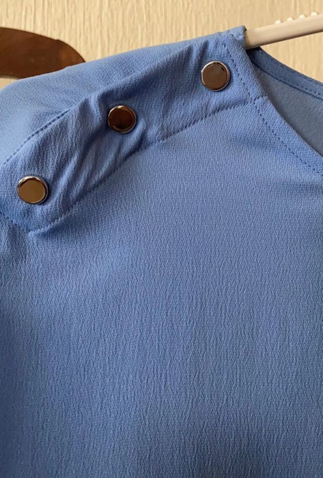 Blusa en azul de Mango