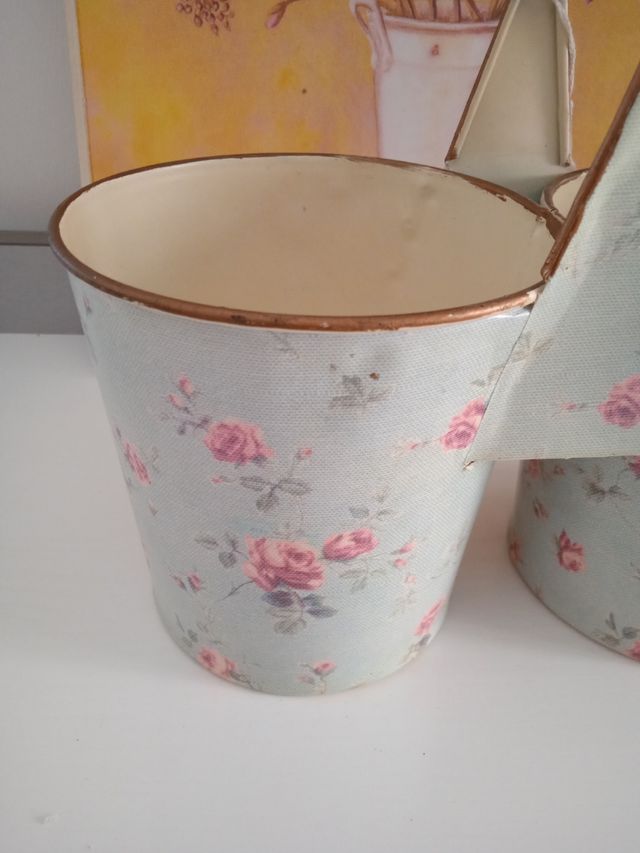 Macetero  vintage de metal dos macetas