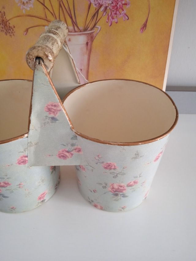 Macetero  vintage de metal dos macetas