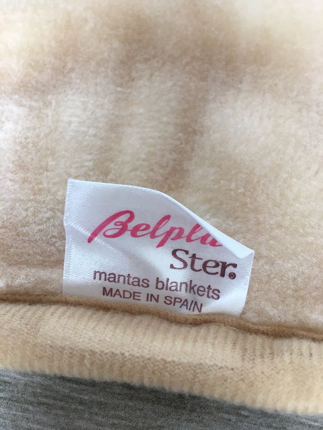 Manta niño/a sin estrenar, etiquetada.