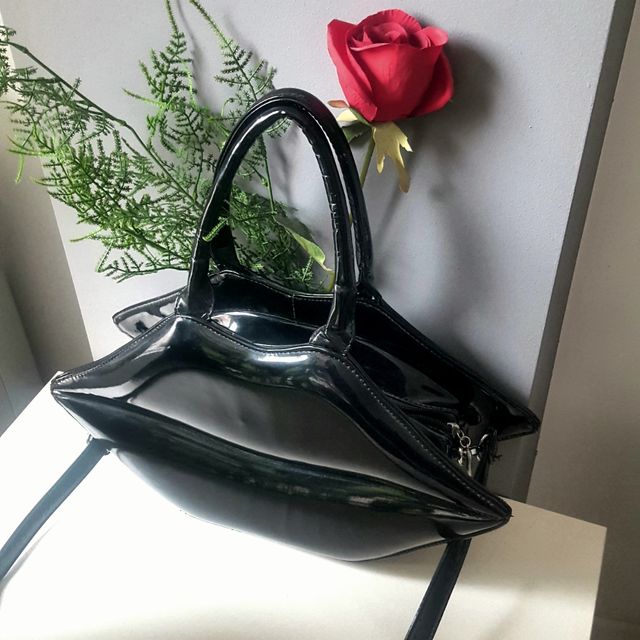 Bolso Labios Charol