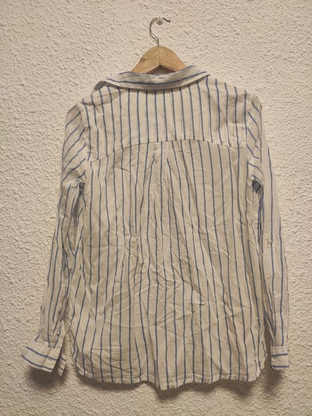 Camisa de rayas azul y blanca del Sfera