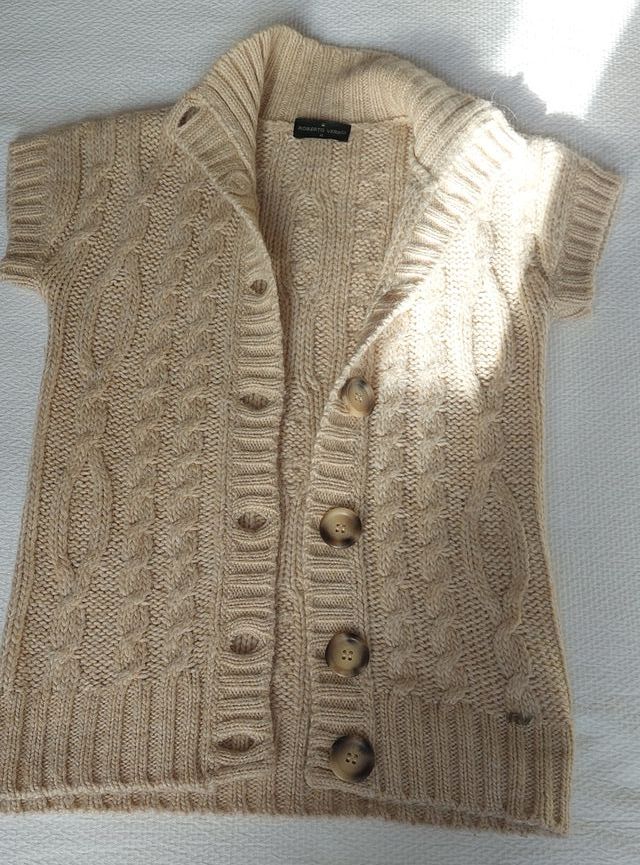 CHALECO DE LANA BEIGE ROBERTO VERINO