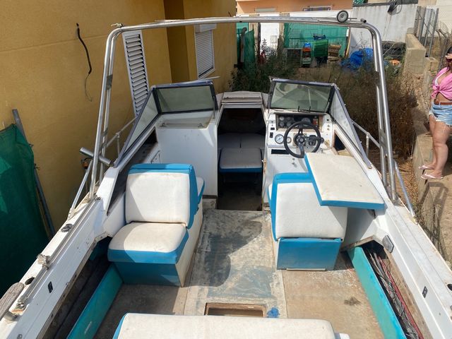 Se vende embarcación glastron la raya V214
