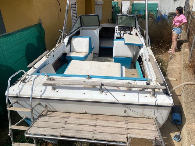 Se vende embarcación glastron la raya V214