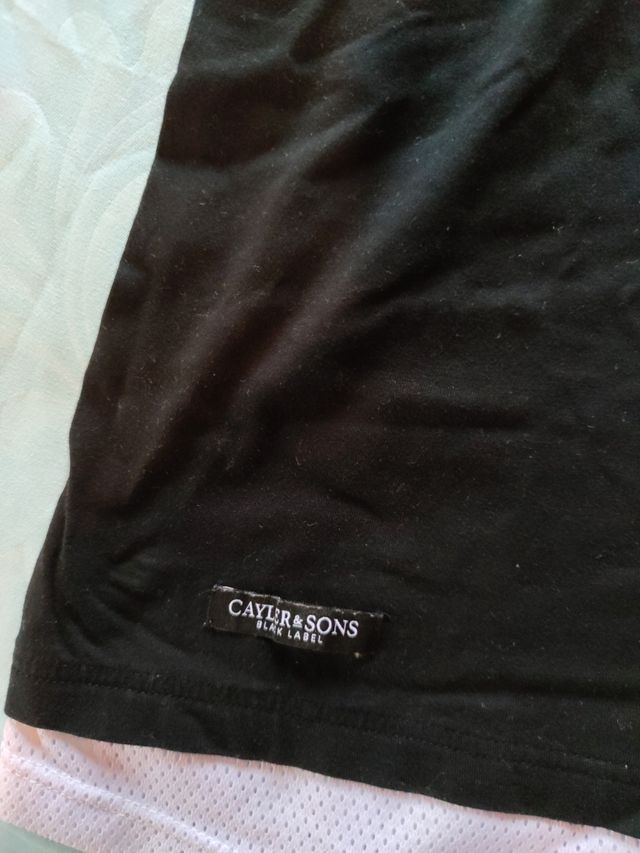 T-shirt hood love never dies nera