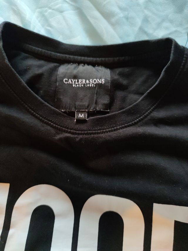 T-shirt hood love never dies nera