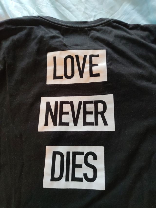 T-shirt hood love never dies nera