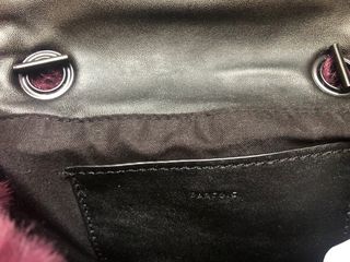Mini bolso de pelo granate de Parfois 