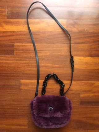 Mini bolso de pelo granate de Parfois 