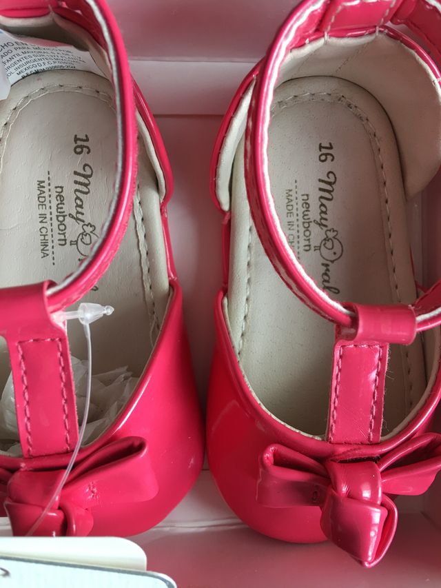 Zapatos Mayoral fucsia, talla 16, sin estrenar.