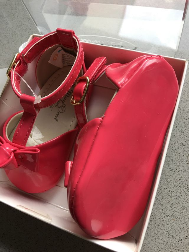 Zapatos Mayoral fucsia, talla 16, sin estrenar.