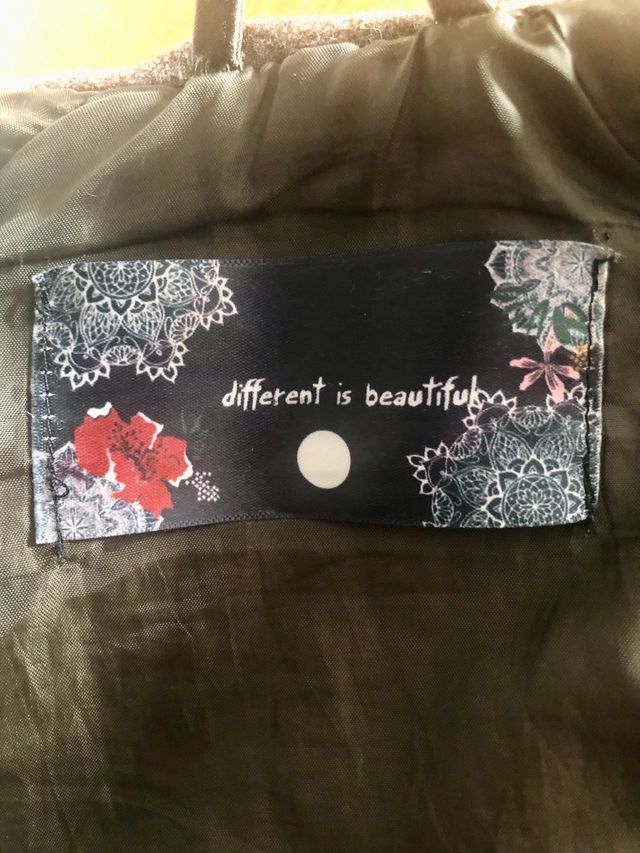 Parka con capucha Desigual