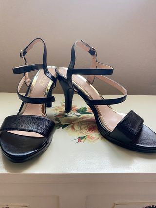Sandalias de tacón negras